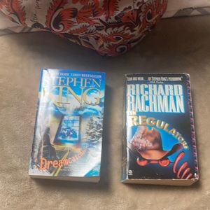 Two Steven King paperback reads